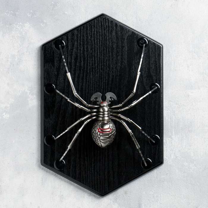 Сувенирное оружие на планшете &laquo;Паук&raquo;