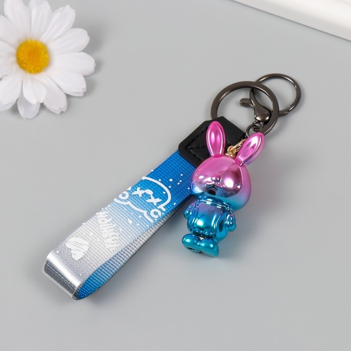 Брелок пластик с карабином, ремешком Брелок пластик с карабином, ремешком "Зайка" голография 3х2,5х5,5 см