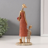 Сувенир полистоун "Мама с сыном с корзинкой цветов" красно-бордовый 5х9,8х24 см