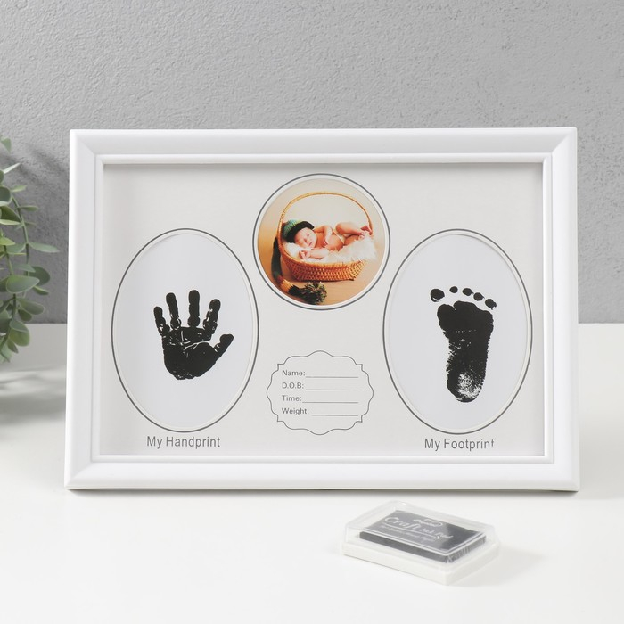 Фоторамка пластик на 2 фото 7,5х10 см с штемп.подушкой Фоторамка пластик на 2 фото 7,5х10 см с штемп.подушкой "Малыш" белая 22х27 см