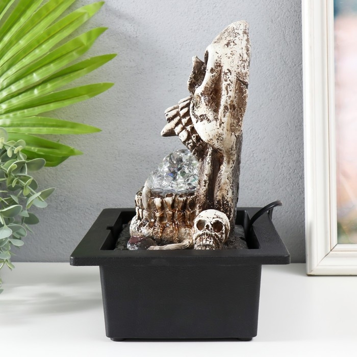 Фонтан настольный от сети, подсветка "Череп с клыками" 28х17,5х23 см