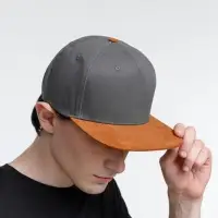 Бейсболка Foreside с прямым козырьком, серая с коричневым Бейсболка Foreside с прямым козырьком, серая с коричневым