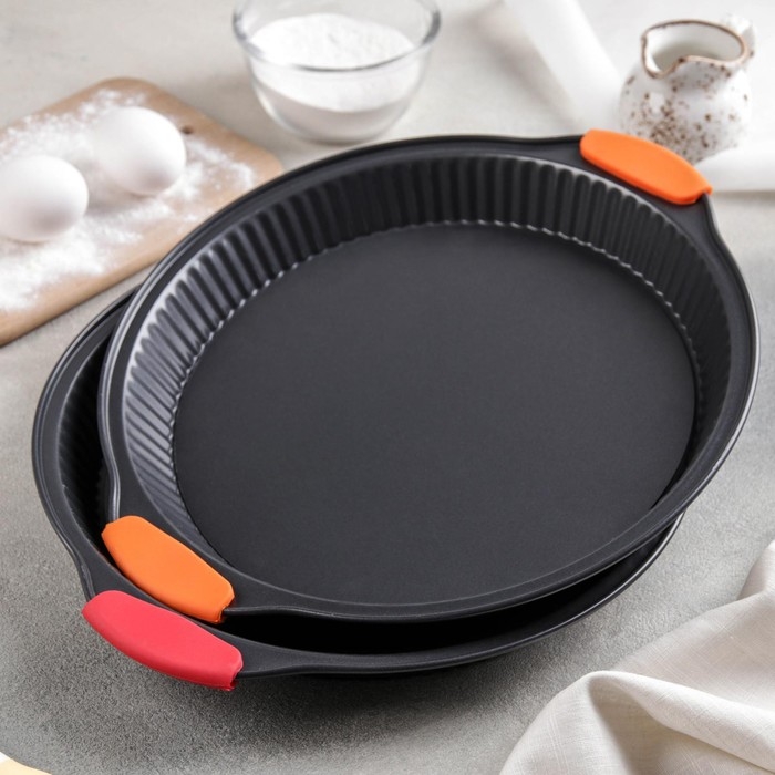 Форма для выпечки Доляна «Рифлёный круг. Забота», 30,5×4 см, с силиконовыми ручками, антипригарное покрытие, цвет чёрный Форма для выпечки Доляна «Рифлёный круг. Забота», 30,5×4 см, с силиконовыми ручками, антипригарное покрытие, цвет чёрный