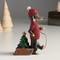 Сувенир полистоун "Такса в свитере и шапке везёт ёлочку на санках" 8х4х12,5 см