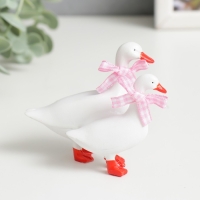 Сувенир полистоун "Белые уточки с бантиками" 8х8х5 см Сувенир полистоун "Белые уточки с бантиками" 8х8х5 см