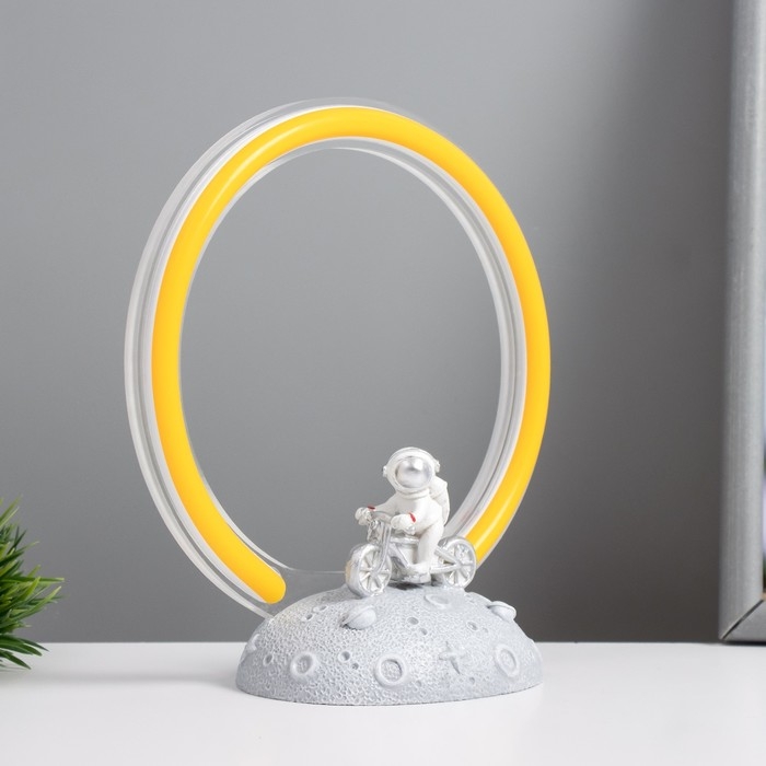Настольная лампа Настольная лампа "Космический велосипедист" LED 5Вт USB 15х9,5х17,5см RISALUX