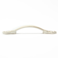 Ручка-скоба РС201, м/о 96 мм, белая, с золотой вставкой Ручка-скоба РС201, м/о 96 мм, белая, с золотой вставкой