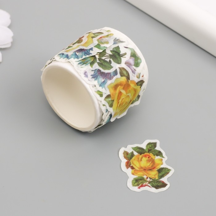 Наклейка бумага "Садовые цветы" d=3 см 100 шт в рулоне 3,5х3,5 см