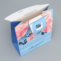 Пакет подарочный с формовым клапаном, упаковка, &laquo;Цветы&raquo;, 23 х 27 х 11.5 см