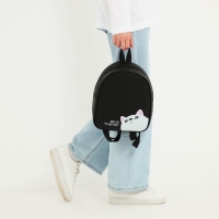 Рюкзак из искусственной кожи &laquo;What are you watching?&raquo; 27х23*10 см