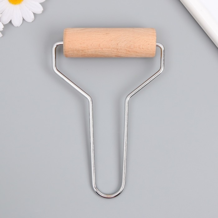 Ролик для творчества 10х15,5х3 см дерево, металл Ролик для творчества 10х15,5х3 см дерево, металл