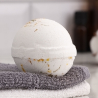 Бомбочка для ванны "Цветочное СПА" с сухоцветом календулы 150 г Бомбочка для ванны "Цветочное СПА" с сухоцветом календулы 150 г