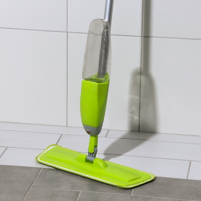 Швабра для мытья пола с распылителем Доляна, насадка из микрофибры 40&times;14 см, металлическая ручка 125 см, цвет МИКС