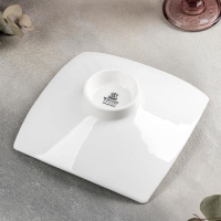 Блюдо фарфоровое квадратное Wilmax, d=18,5 см Блюдо фарфоровое квадратное Wilmax, d=18,5 см