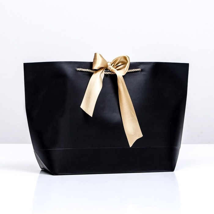 Пакет подарочный с лентой 30 х 27,5 х 12 см "Черный"