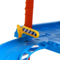 Парковка &laquo;Полицейский участок&raquo;, с металлическими машинками и вертолётом