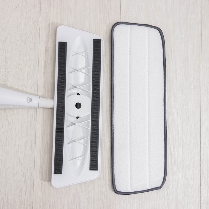 Швабра для мытья пола с распылителем Доляна, насадка из микрофибры 40&times;13 см, стальной черенок 125 см