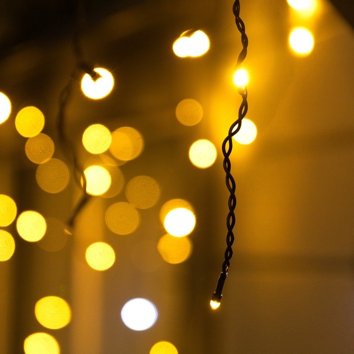 Гирлянда «Бахрома» 12 × 0.7 м, IP44, УМС, тёмная нить, 240 LED, свечение тёплое белое, мерцание, 220 В Гирлянда «Бахрома» 12 × 0.7 м, IP44, УМС, тёмная нить, 240 LED, свечение тёплое белое, мерцание, 220 В