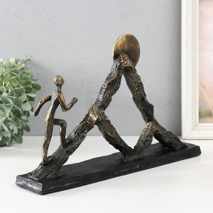 Сувенир полистоун "Подъём в горы" под металл 22,4х36,5х7,5 см