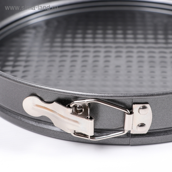 Набор форм для выпечки разъёмных Доляна «Элин низкие», 3 предмета: d=28/26/24×4 см, антипригарное покрытие, цвет чёрный Набор форм для выпечки разъёмных Доляна «Элин низкие», 3 предмета: d=28/26/24×4 см, антипригарное покрытие, цвет чёрный