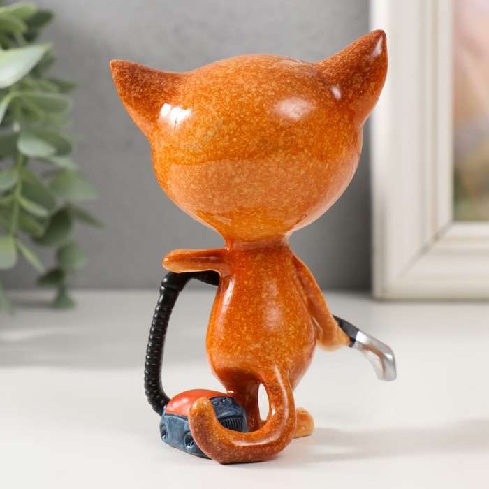 Сувенир полистоун лак "Котик с пылесосом" 9х5,7х12,3 см