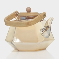 Чайник стеклянный заварочный с бамбуковой крышкой и металлическим фильтром &laquo;Октогон&raquo;, 1,2 л, цвет золотой