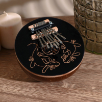 Сувенирный музыкальный инструмент "Калимба узор" круглая 7х14х14 см Сувенирный музыкальный инструмент "Калимба узор" круглая 7х14х14 см