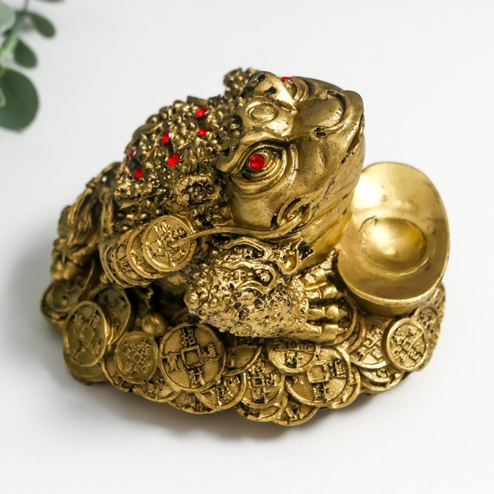 Нэцке полистоун под бронзу Нэцке полистоун под бронзу "Денежная жаба на монетах и золотых слитках" 7,5х9х11 см