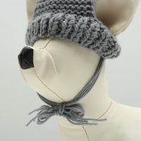 Шапка вязаная для собак, с помпоном, XS-S (объем головы 22 см, высота 7,5 см), микс