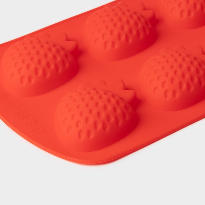 Форма для выпечки Доляна &laquo;Клубника&raquo;, силикон, 19&times;11&times;1,5 см, 6 ячеек (4&times;3,5 см), цвет красный