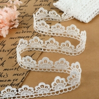 Кружево гипюровое, 30 мм &times; 9 &plusmn; 0,5 м, цвет белый