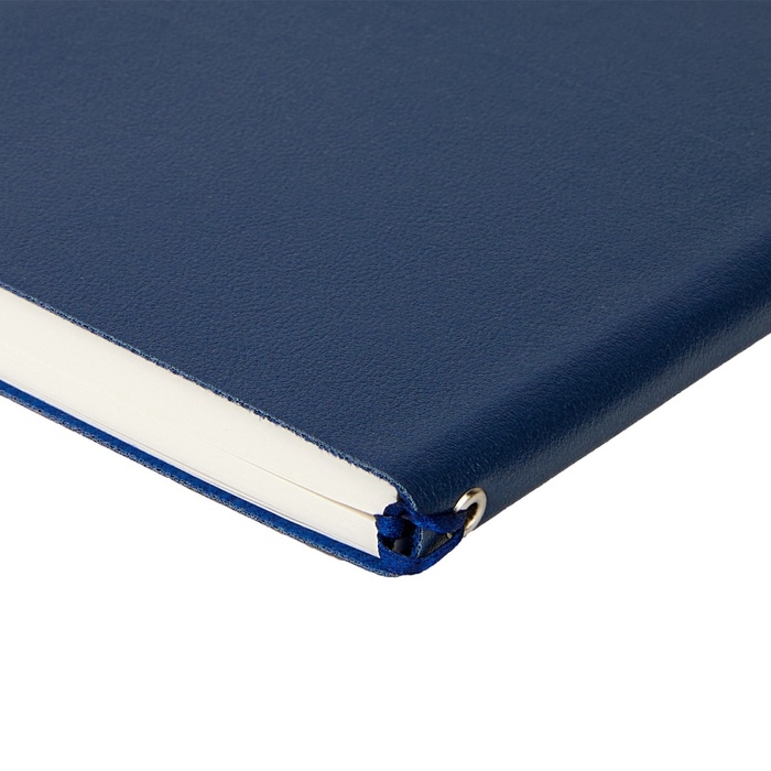 Ежедневник недатированный А5, 128 листов GRAND, интегральная обложка из искусственной кожи, ляссе, кремовый блок 70 г/м2, темно-синий