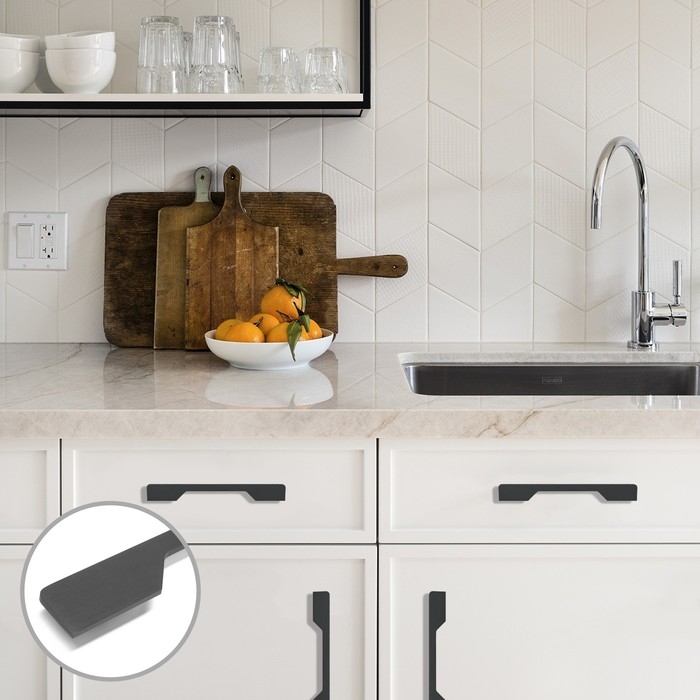 Ручка скоба мебельная RS1401, м/о=225, цвет черный Ручка скоба мебельная RS1401, м/о=225, цвет черный