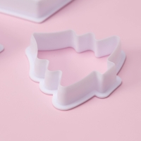 Формы для печенья новогодние Доляна &laquo;Пряничный домик&raquo;, набор 8 предметов, пластик, белые