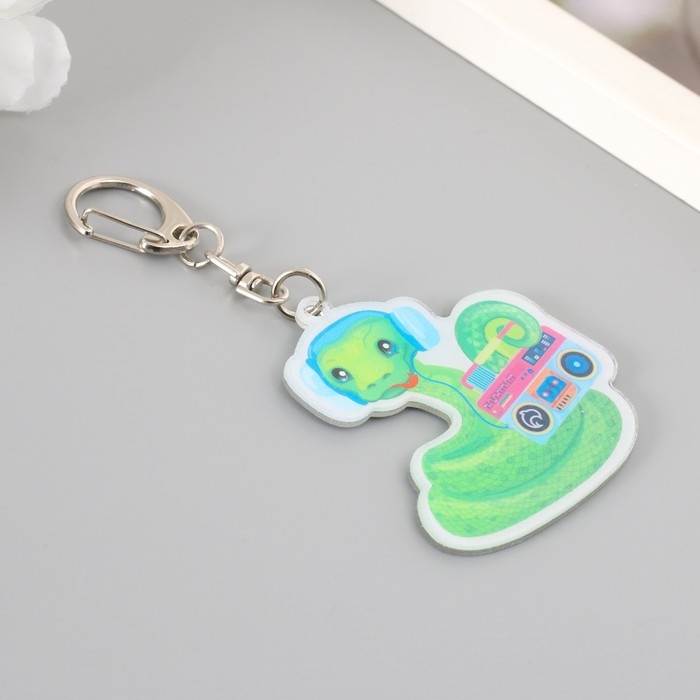 Брелок акрил "Змей в наушниках с магнитофоном" 6х4,3 см