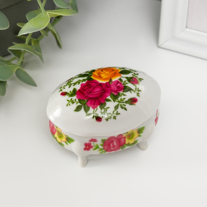Шкатулка керамика на ножках Шкатулка керамика на ножках "Композиция из роз" 6,1х7,7х4,8 см