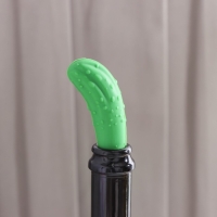 Пробка для бутылки Доляна &laquo;Огурчик&raquo;, 8,5&times;2,5&times;2,5см, цвет зелёный