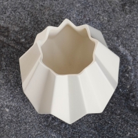 Кашпо - ваза "Треугольники" 13х13х14см, белое Кашпо - ваза "Треугольники" 13х13х14см, белое