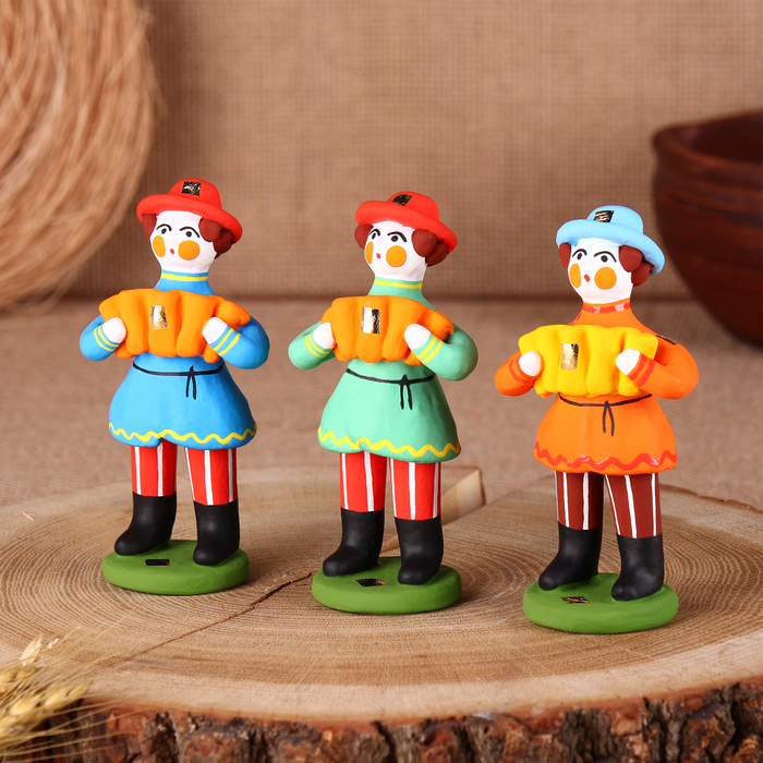 Дымковская игрушка Дымковская игрушка "Мужик стоячий с гармошкой"