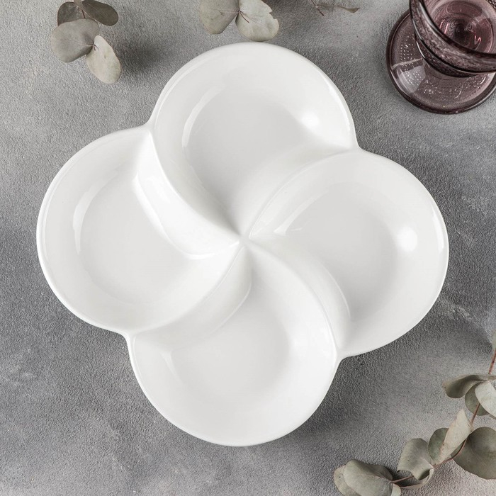 Менажница фарфоровая 4 ячейки Wilmax, 22&times;22 см, цвет белый