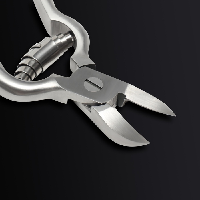 Кусачки педикюрные «Premium», с фиксатором, усиленные, 13,8 см, длина лезвия - 19 мм, цвет серебристый Кусачки педикюрные «Premium», с фиксатором, усиленные, 13,8 см, длина лезвия - 19 мм, цвет серебристый