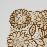 Салфетка сервировочная на стол &laquo;Букет&raquo;, ажурная, 84&times;40 см, ПВХ, цвет золото