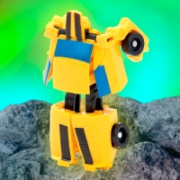 Робот &laquo;Автобот&raquo;, трансформируется