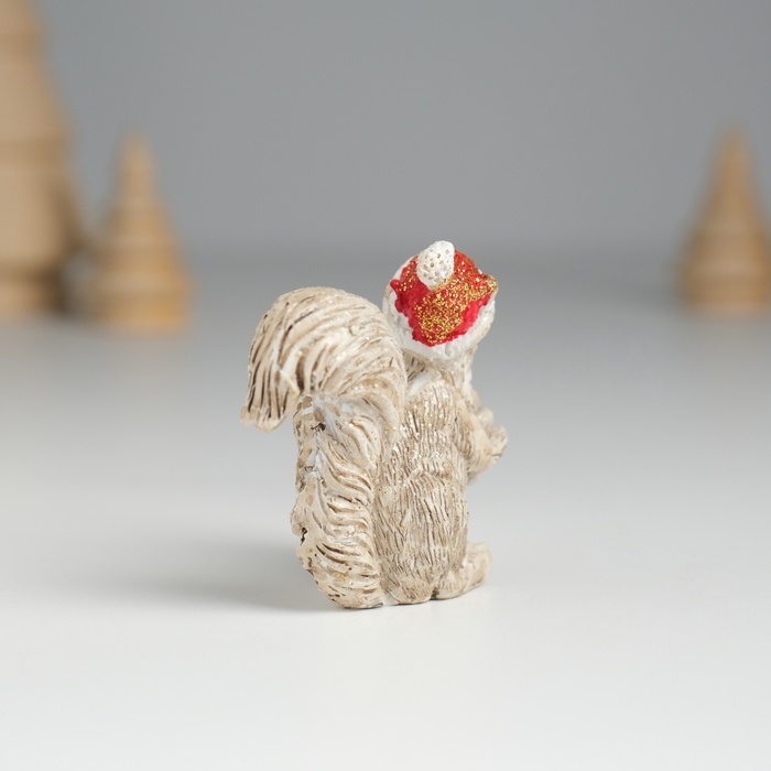 Сувенир полистоун "Белочка в красной шапочке" МИКС 5х7,7х4,5 см