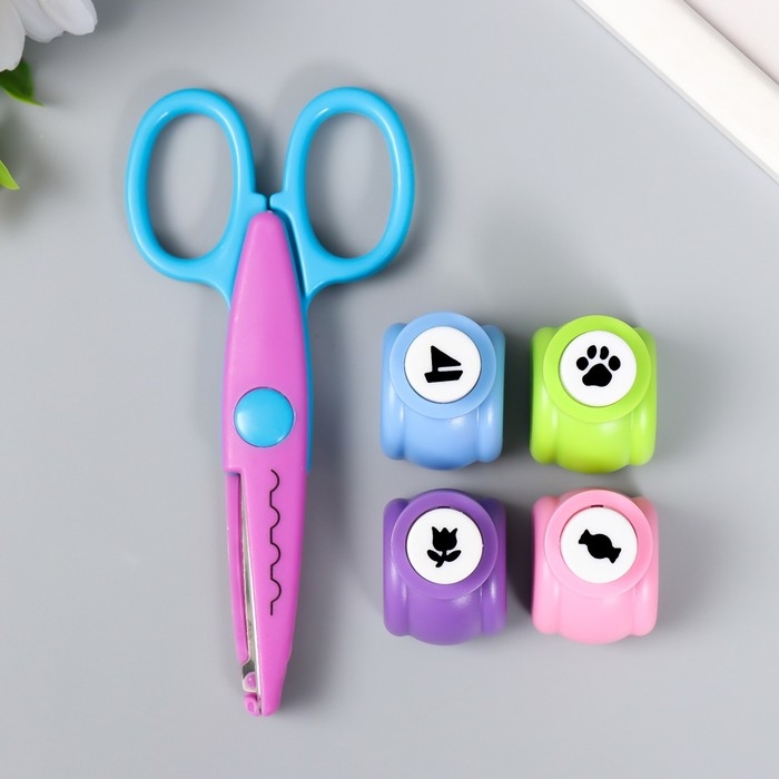 Набор для скрапбукинга Набор для скрапбукинга "Зигзаги" ножницы фигурные 15,5 см+4 дырокола d=1,2 см10х23 см МИКС