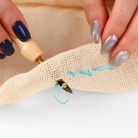 Игла для вышивания, для ковровой техники, d = 5 мм, с нитевдевателем, цвет золотой Игла для вышивания, для ковровой техники, d = 5 мм, с нитевдевателем, цвет золотой