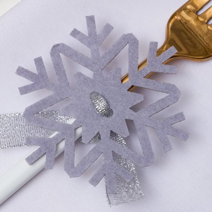 Новый год. Набор для декора столовых предметов &laquo;Снежинка&raquo;,4 шт, серый 7х8 см 100% п/э, фетр