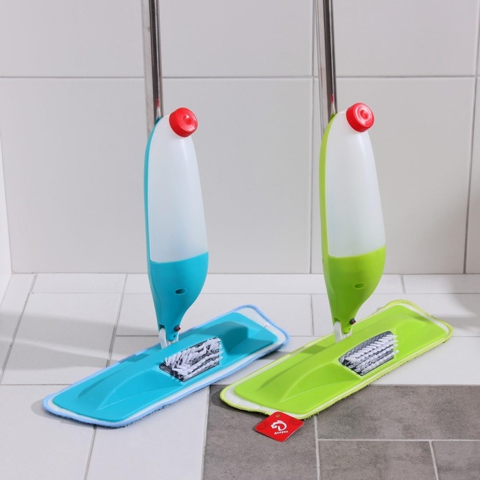 Швабра для мытья пола с распылителем и щёткой Доляна, насадка из микрофибры 41&times;14 см, стальная ручка 120 см, цвет МИКС