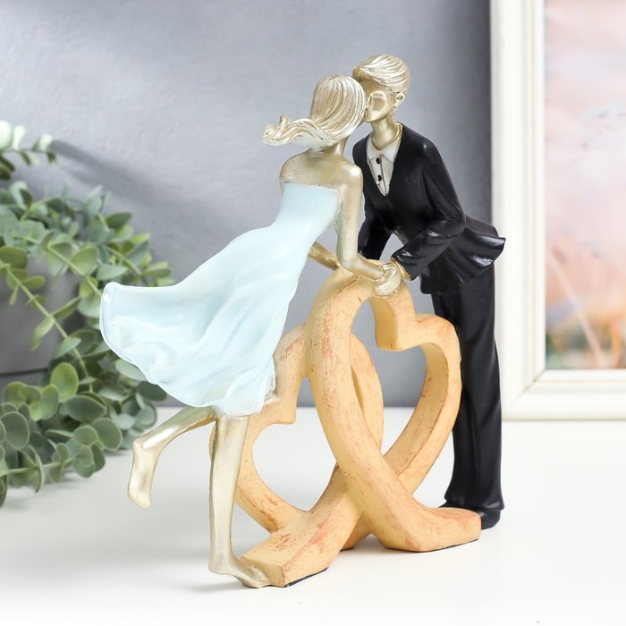 Сувенир полистоун Сувенир полистоун "Влюблённые - поцелуй у сердец" 23х5,5х24 см