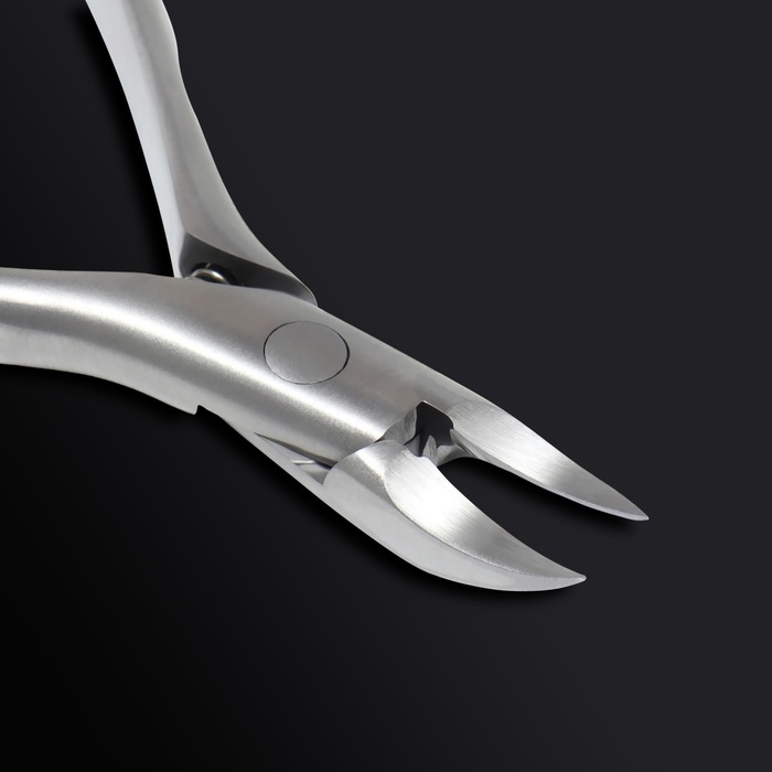 Кусачки педикюрные «Premium», 13 см, длина лезвия - 16 мм, цвет серебристый Кусачки педикюрные «Premium», 13 см, длина лезвия - 16 мм, цвет серебристый